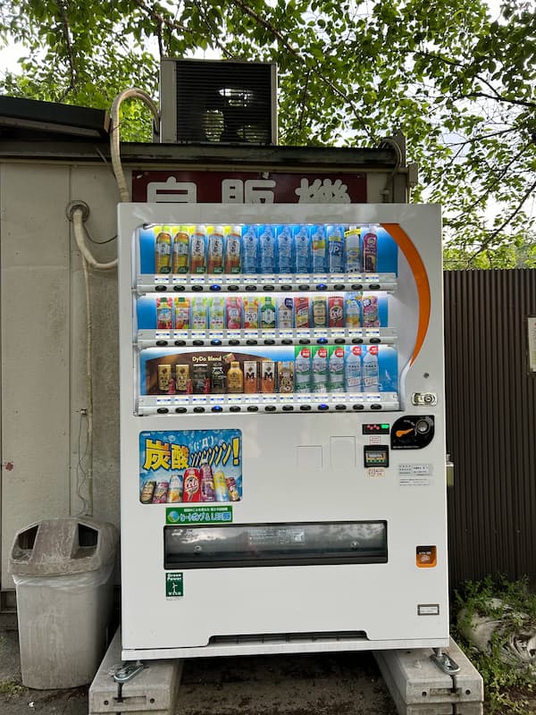 キャンプ場内の自動販売機