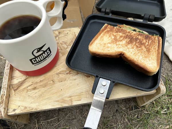 ホットサンドとコーヒー