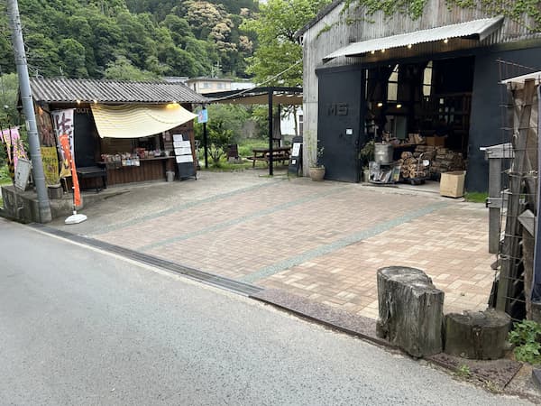 キャンプ場近くのショップ